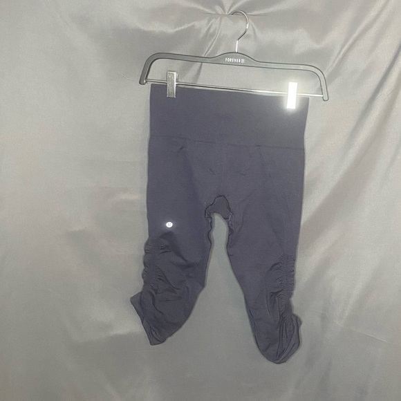 Lululemon seamless crop - Picture 2 of 4